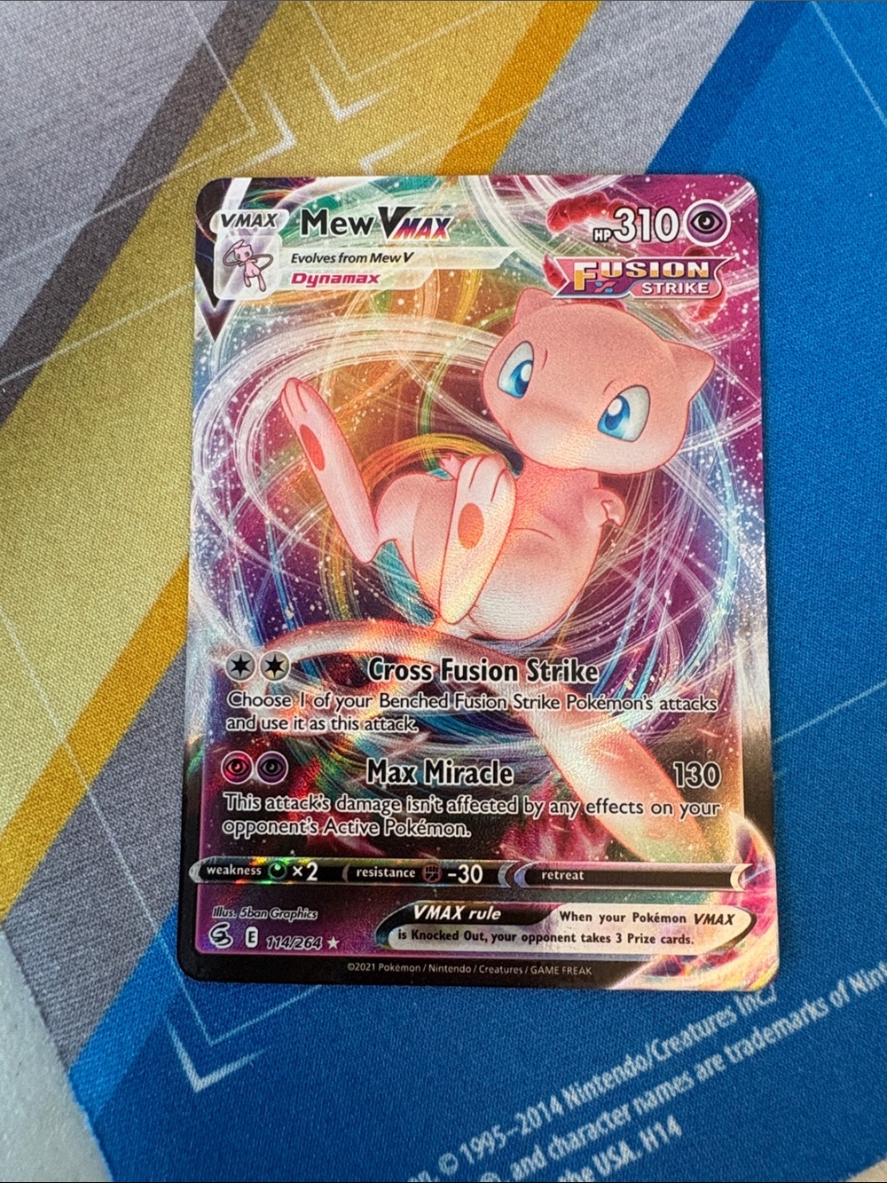 Pokémon Sword & Shield Fusion Strike -  Mew VMAX 114/264 HOLO Ultra Rare NM